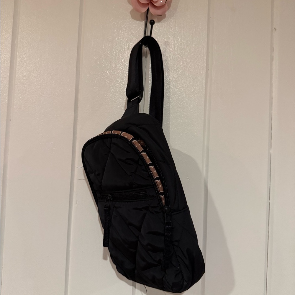 NWOT Vera Bradley Black Lorman Sling